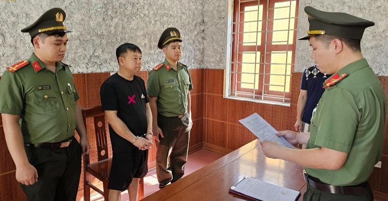 bat khan cap doi tuong no can bo nha nuoc de lua dao chiem doat tai san hinh 1