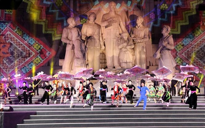 hang nghin nguoi tham du le khai mac nam du lich tuyen quang 2024 hinh 1