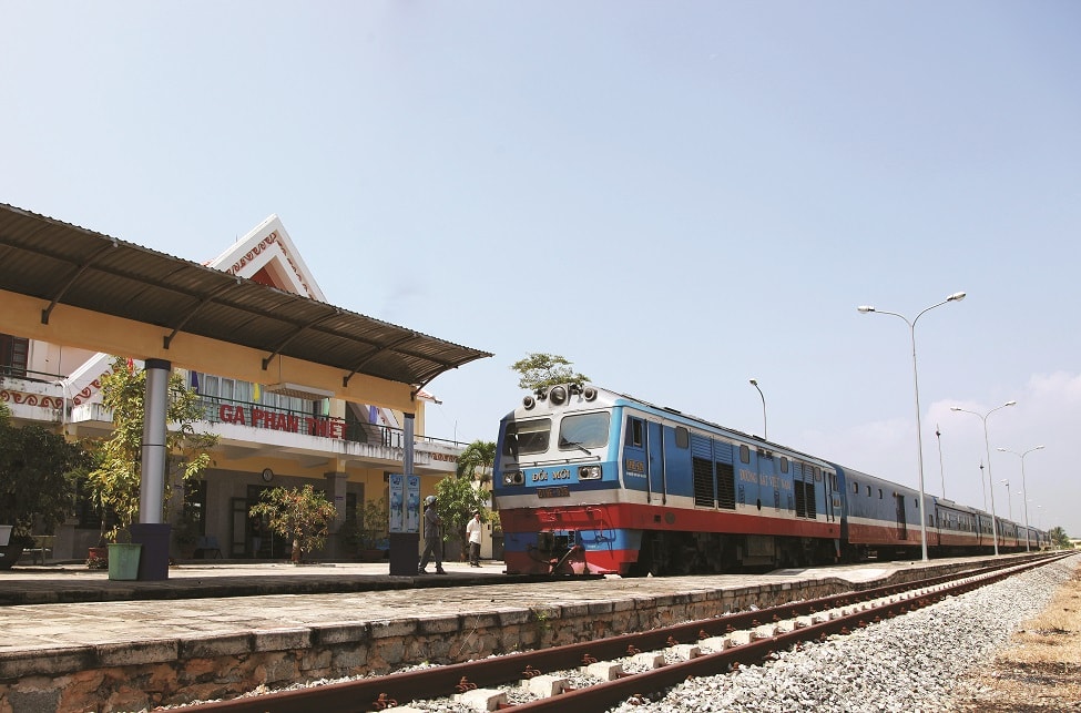 duong sat chay hang ngay doi tau spt2 spt1 tuyen sai gon  phan thiet hinh 1