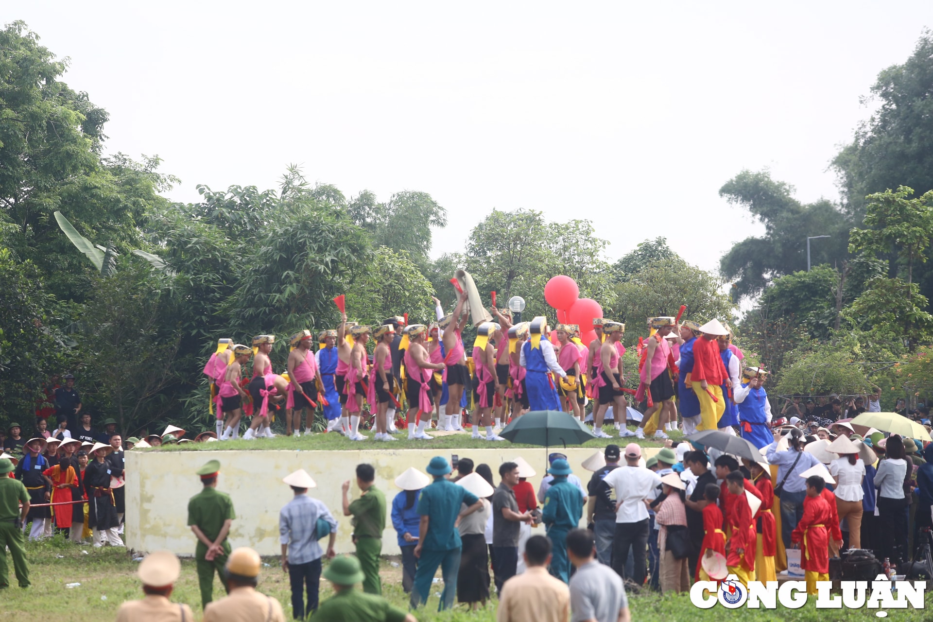 ha noi nguoi dan thich thu khi xem man tai hien tran danh cua thanh giong hinh 15