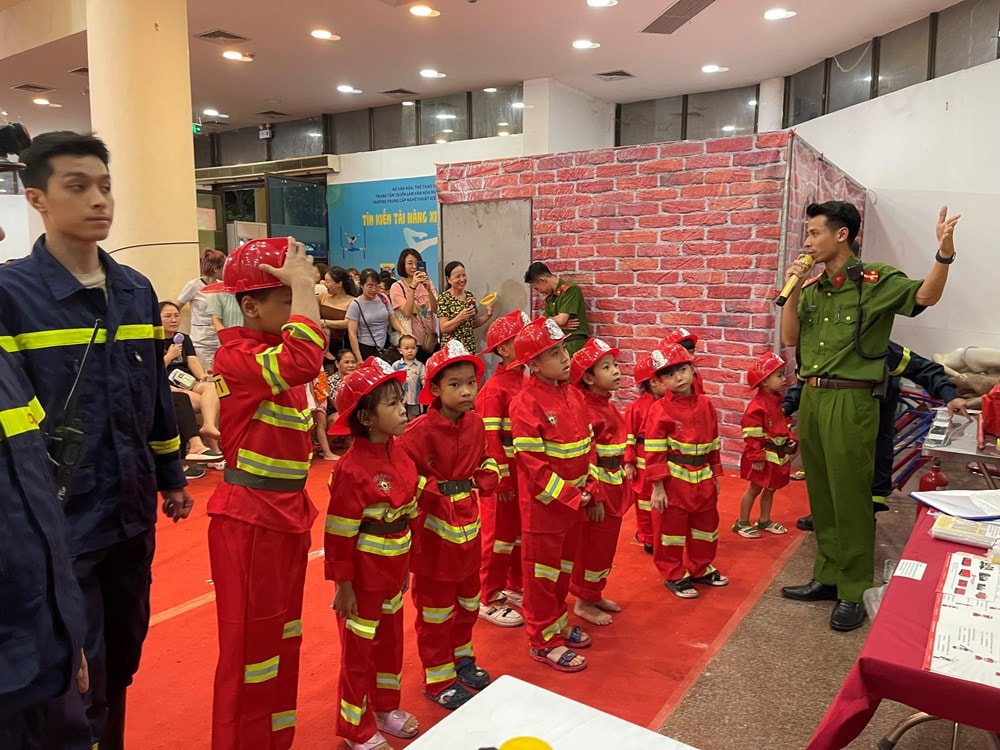 cap doi xuan bac tu long tham gia ngay hoi the gioi tuoi tho lan thu 25 hinh 3