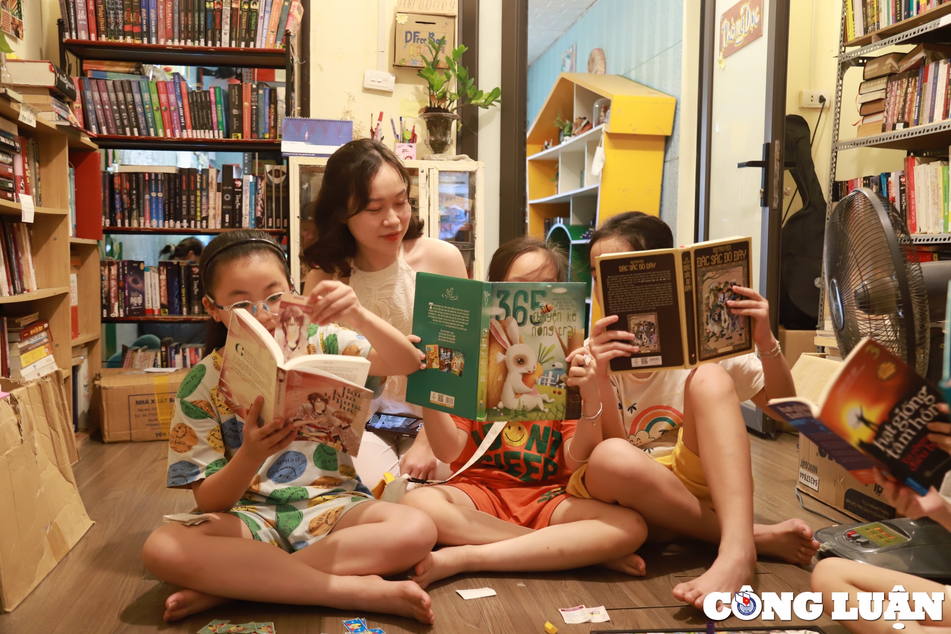 khong gian thu vien sach mien phi d free book giua long ha noi hinh 15