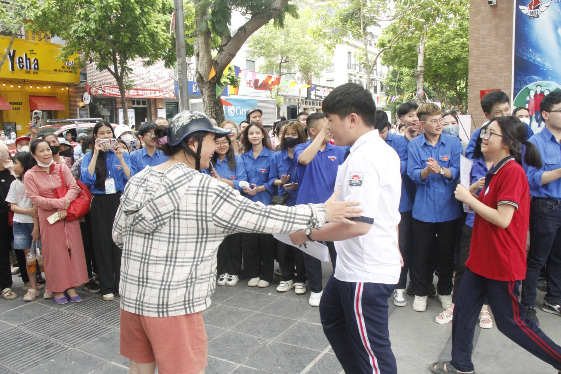 de thi ngu van lop 10 cong lap ha noi em tin minh duoc 8 diem hinh 9