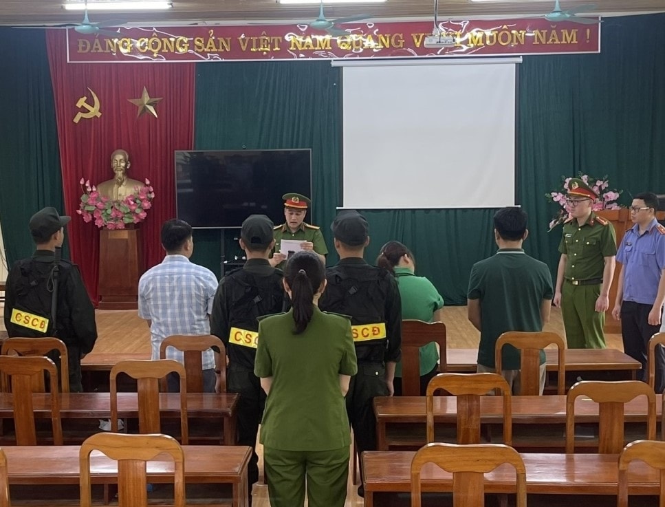 bat tam giam 2 can bo xa tai huyen cho don lap khong ho so chi tieu sai quy dinh hinh 1