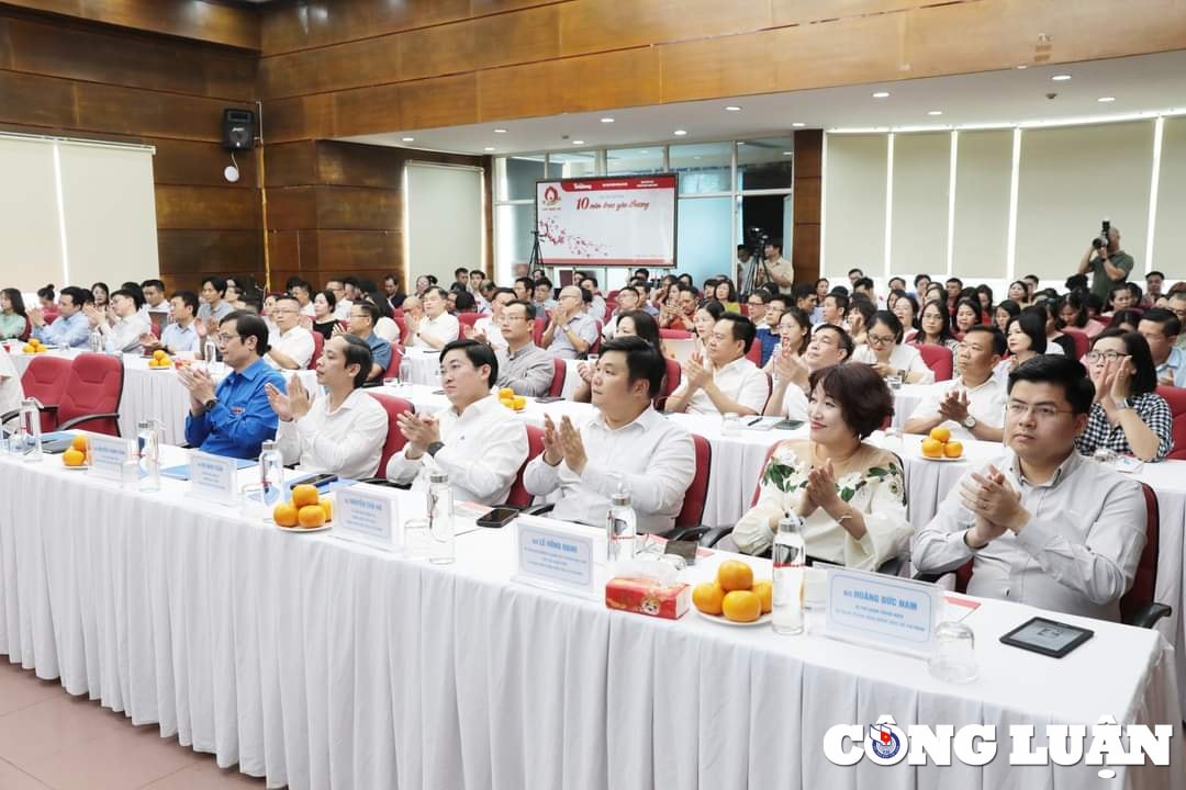 cong bo quyet dinh bo nhiem nha bao phung cong suong lam tong bien tap bao tien phong hinh 1