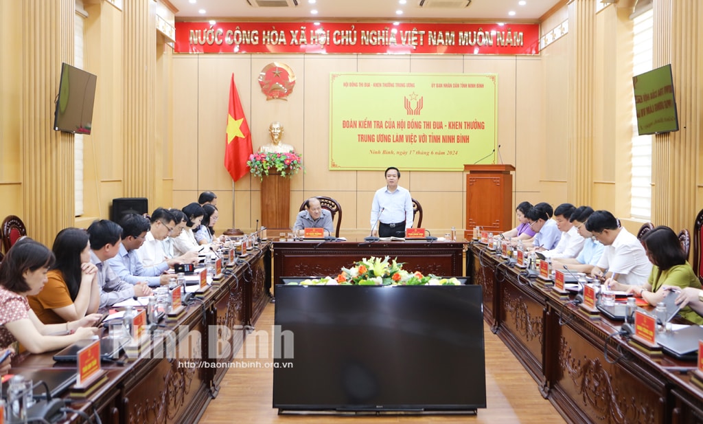 ninh binh cong tac thi dua khen thuong la nhiem vu chinh tri quan trong hinh 1