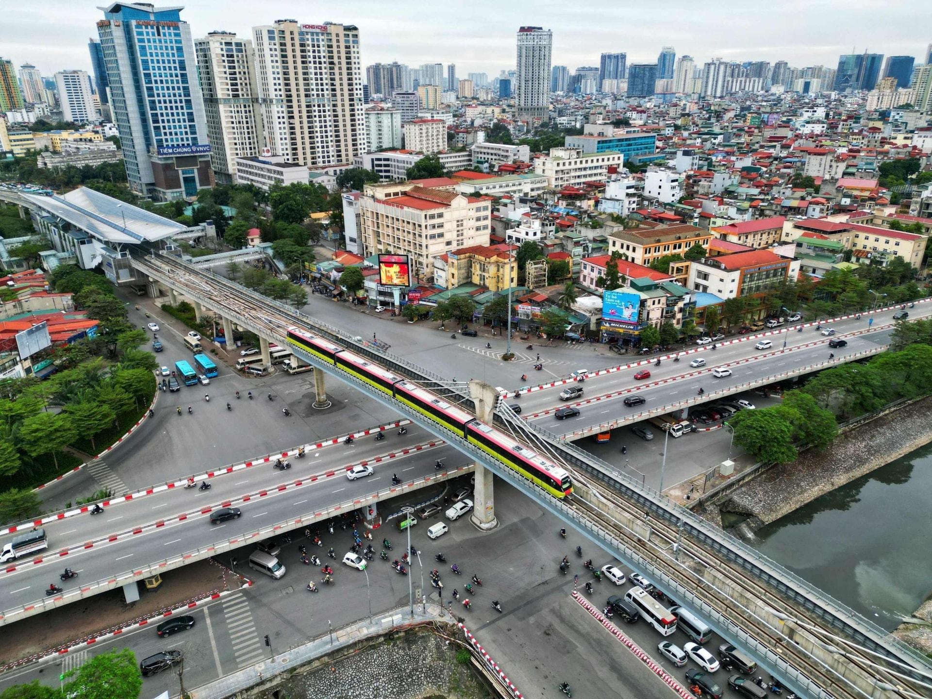 kinh te viet nam cuoi nam 2024 ap luc den tu nhieu phia hinh 1