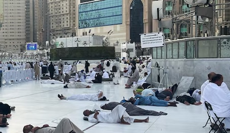 them hang tram nguoi thiet mang vi nang nong trong cuoc hanh huong o mecca hinh 1