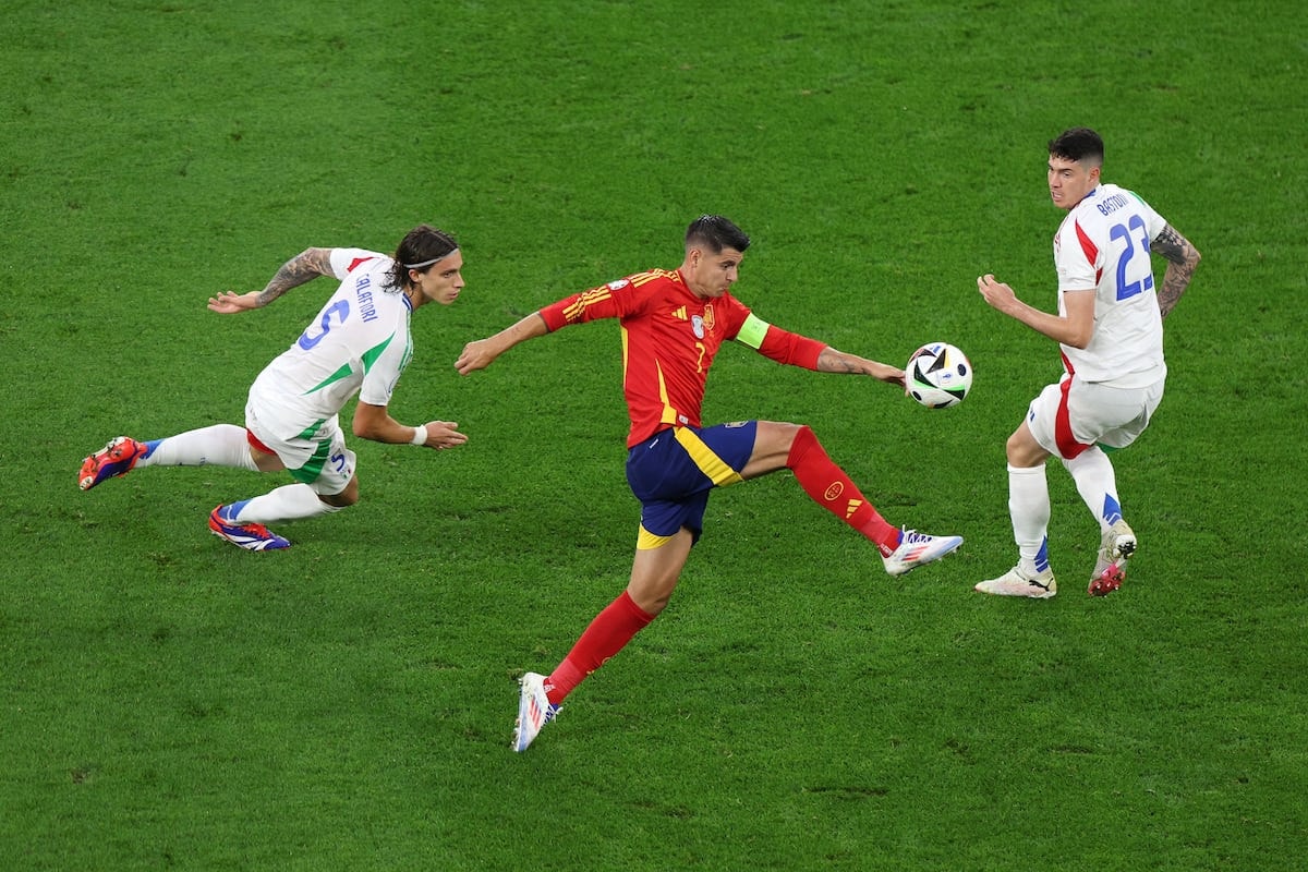 danh bai italia doi tuyen tay ban nha gianh ve vao vong 1 8 euro 2024 hinh 1