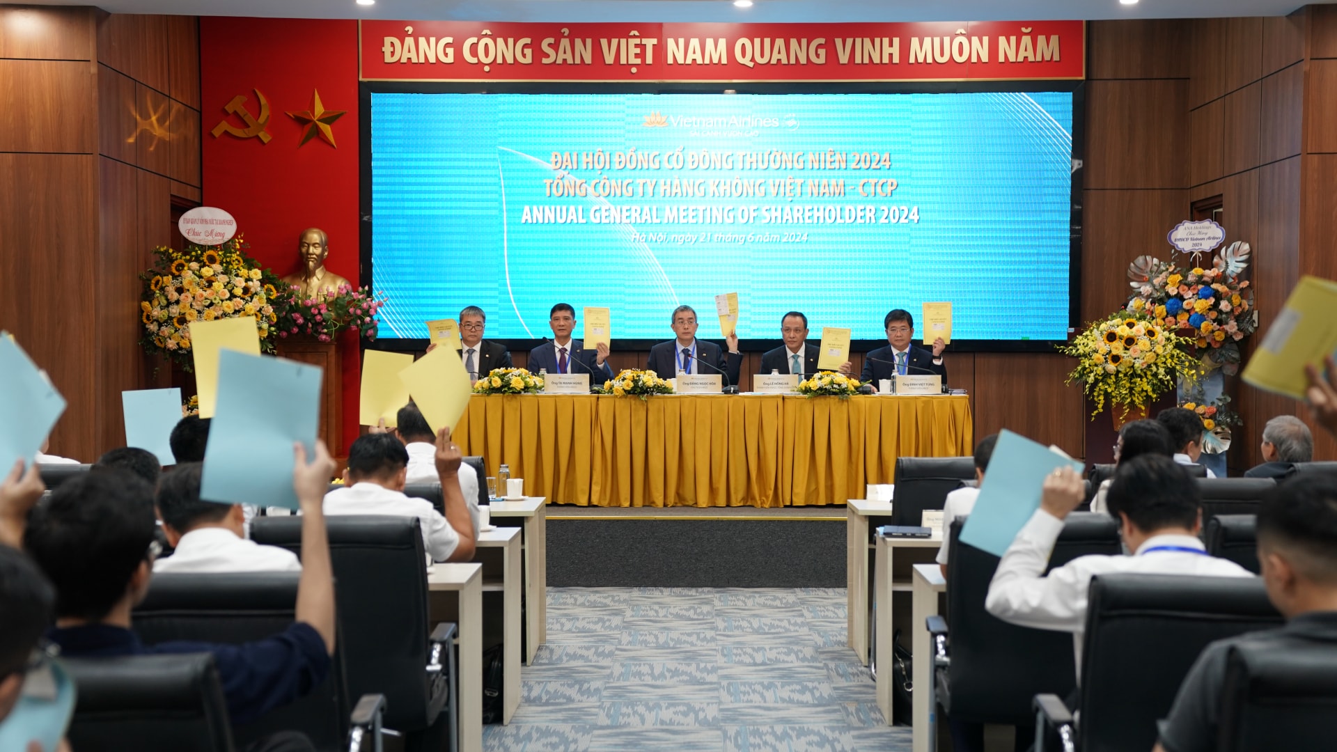 vietnam airlines tien toi can doi thu chi trong nam 2024 hinh 1