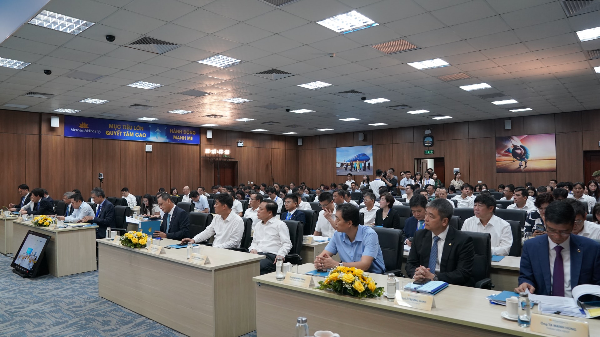 vietnam airlines tien toi can doi thu chi trong nam 2024 hinh 2