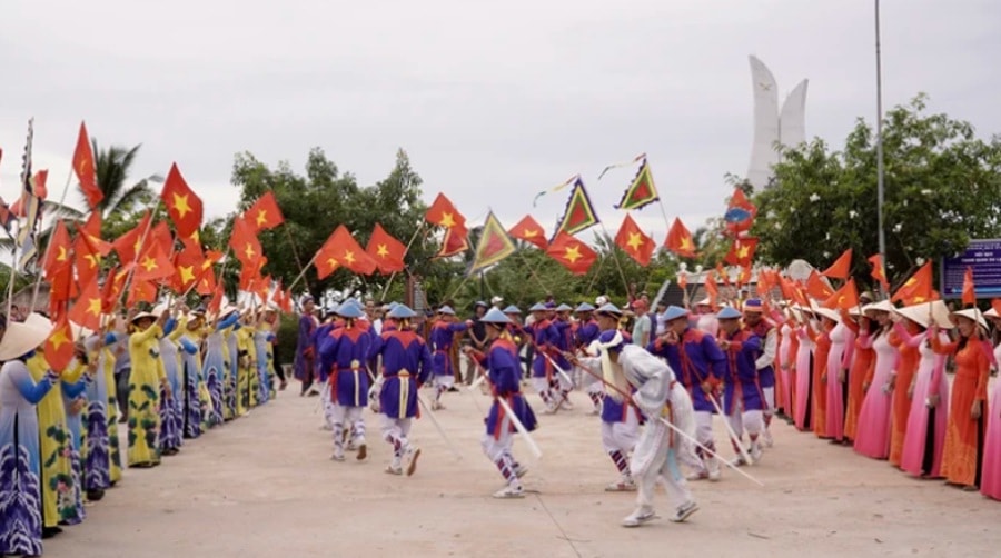 binh dinh ron rang le hoi cau ngu lo dieu hinh 2