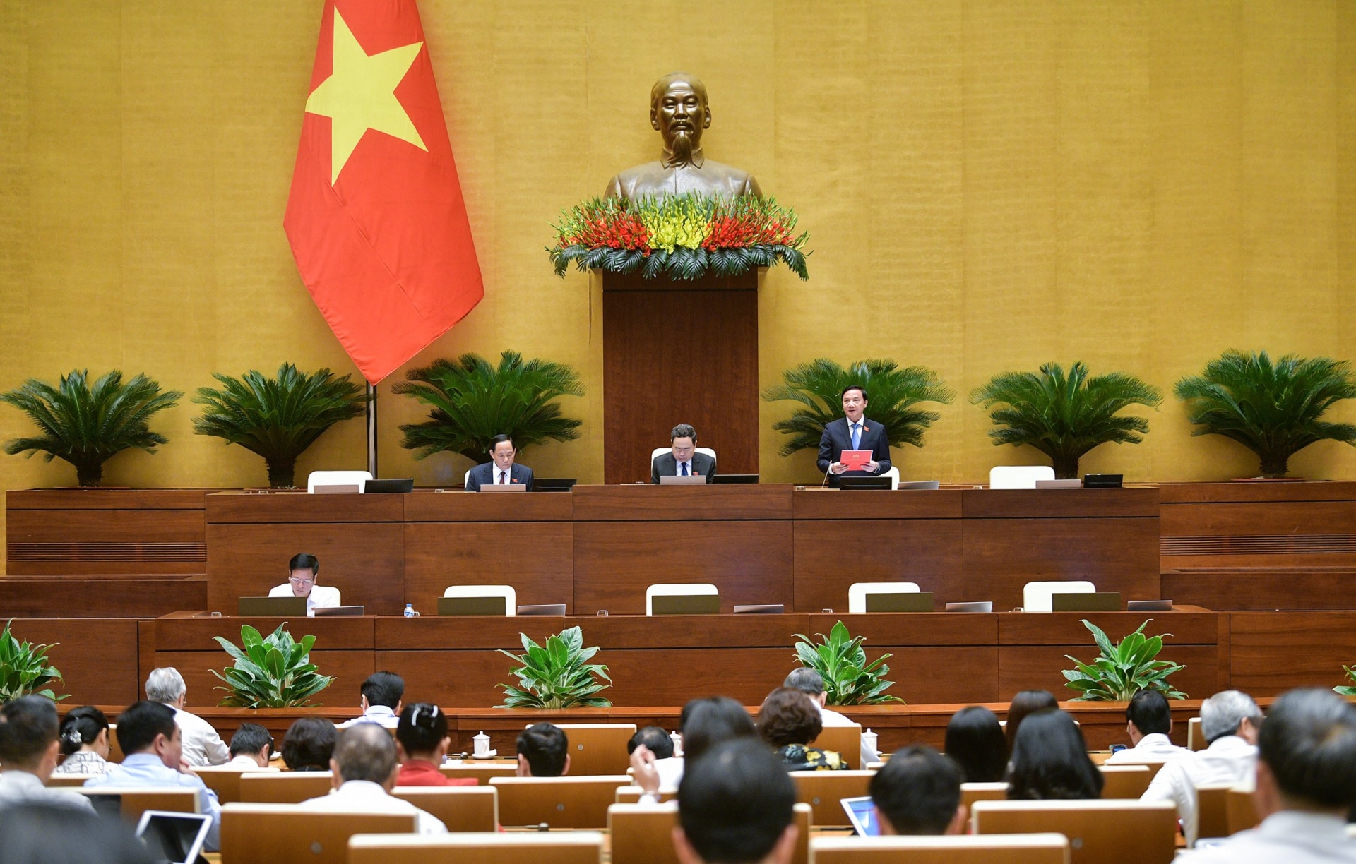 quoc hoi thong qua luat to chuc toa an nhan dan sua doi hinh 1