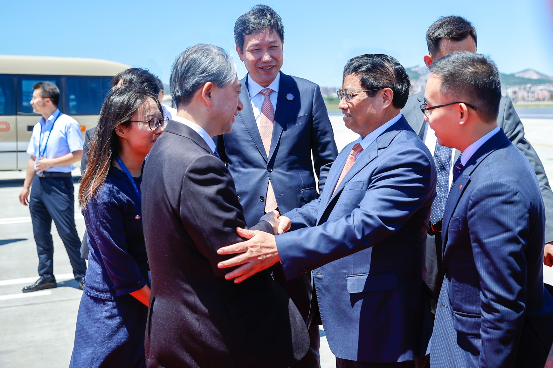thu tuong pham minh chinh toi dai lien bat dau tham du hoi nghi wef va lam viec tai trung quoc hinh 1