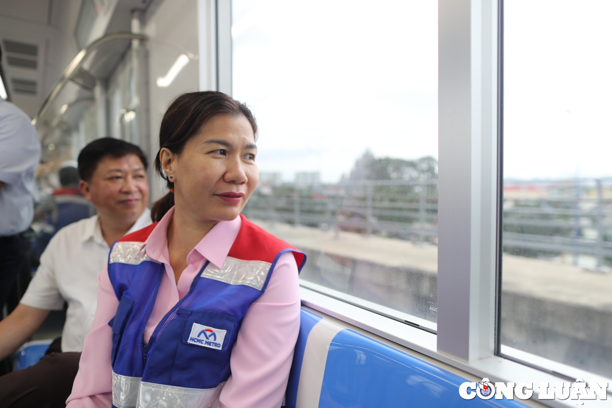 tuyen metro so 1 tp hcm se cung cap khoang 5 trieu the thong minh de di tau hinh 1