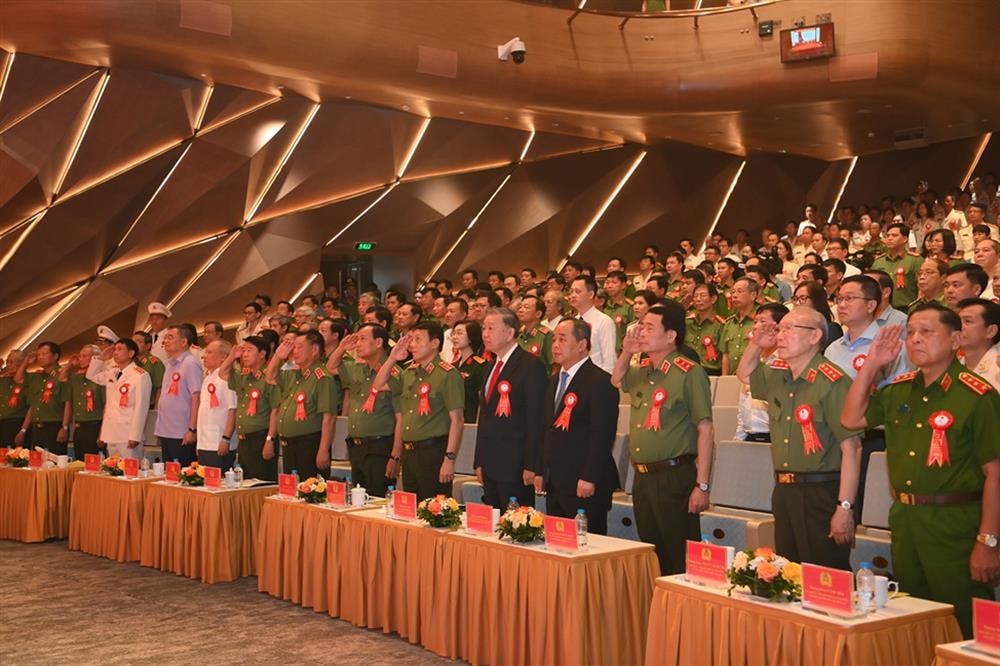 chu tich nuoc to lam du le ky niem 70 nam ngay truyen thong luc luong ky thuat nghiep vu cong an nhan dan hinh 1