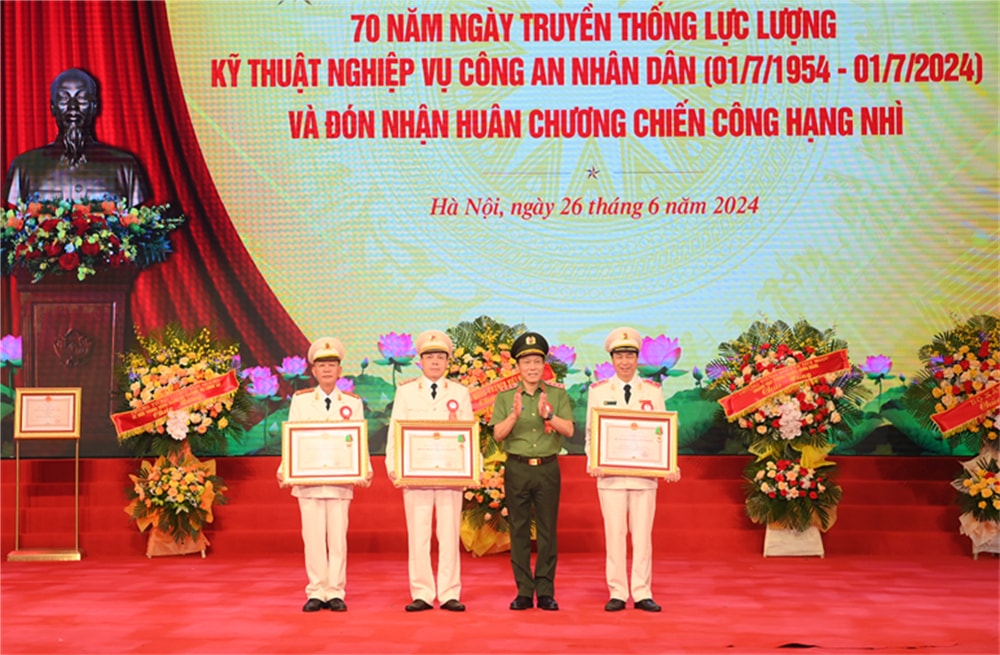 chu tich nuoc to lam du le ky niem 70 nam ngay truyen thong luc luong ky thuat nghiep vu cong an nhan dan hinh 5