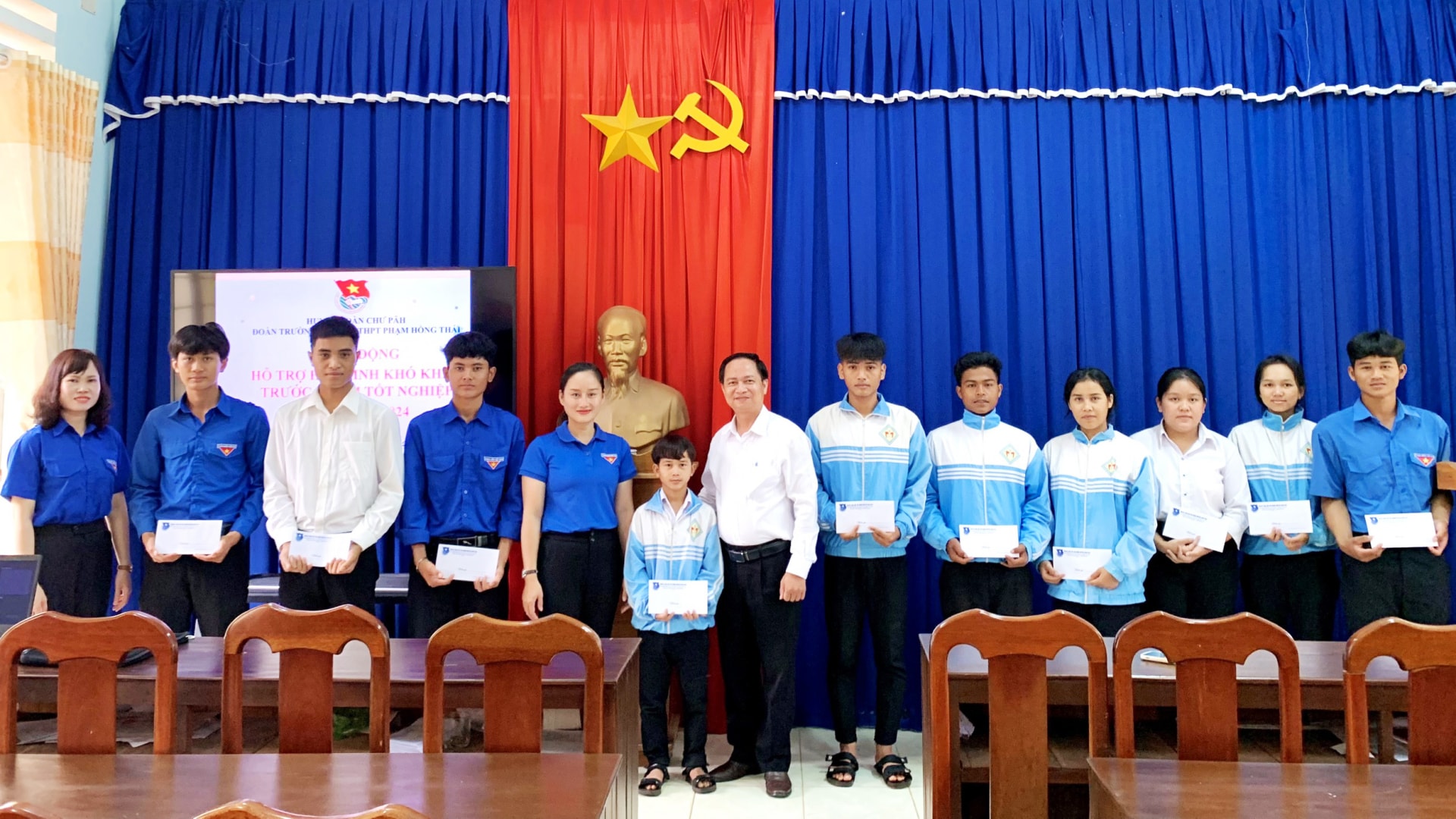 gia lai hon 1 ty dong ho tro cac thi sinh co hoan canh kho khan tham du ky thi thpt hinh 1