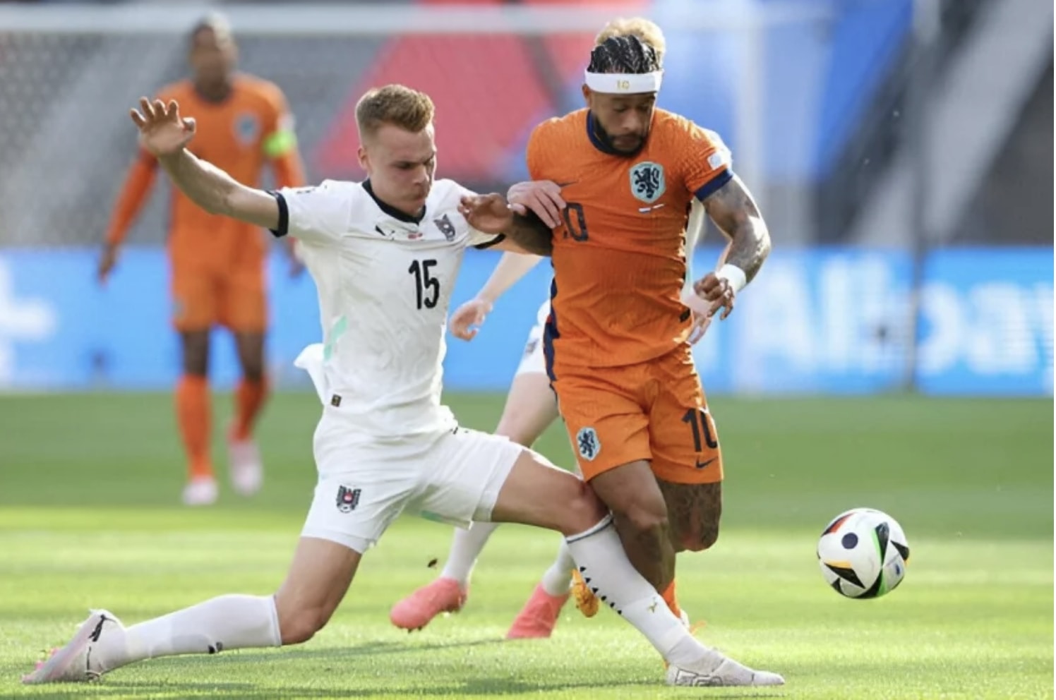 danh bai ha lan doi tuyen ao giu vi tri nhat bang d euro 2024 hinh 1