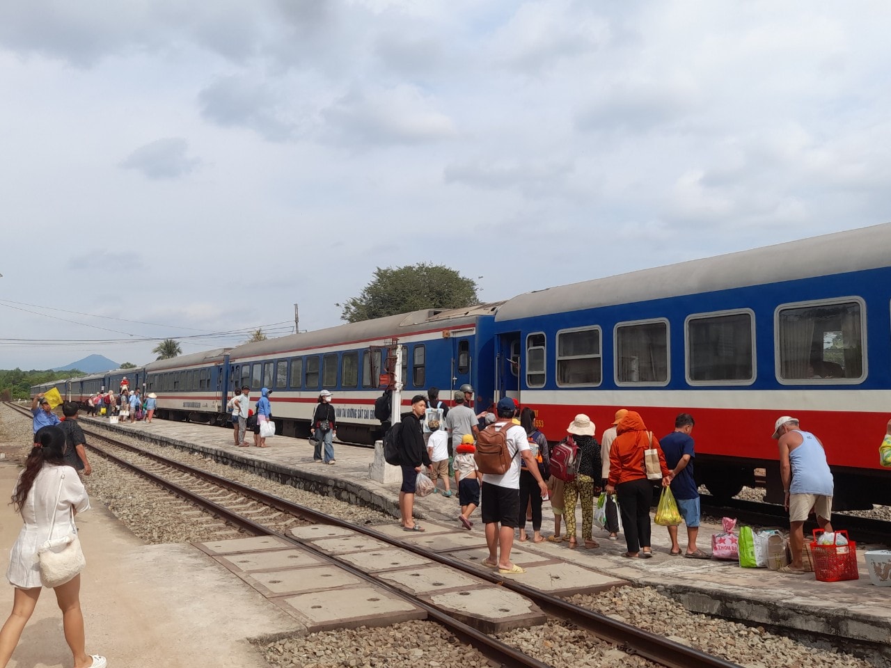 tinh trang nem dat da len tau co dau hieu tang tro lai hinh 2