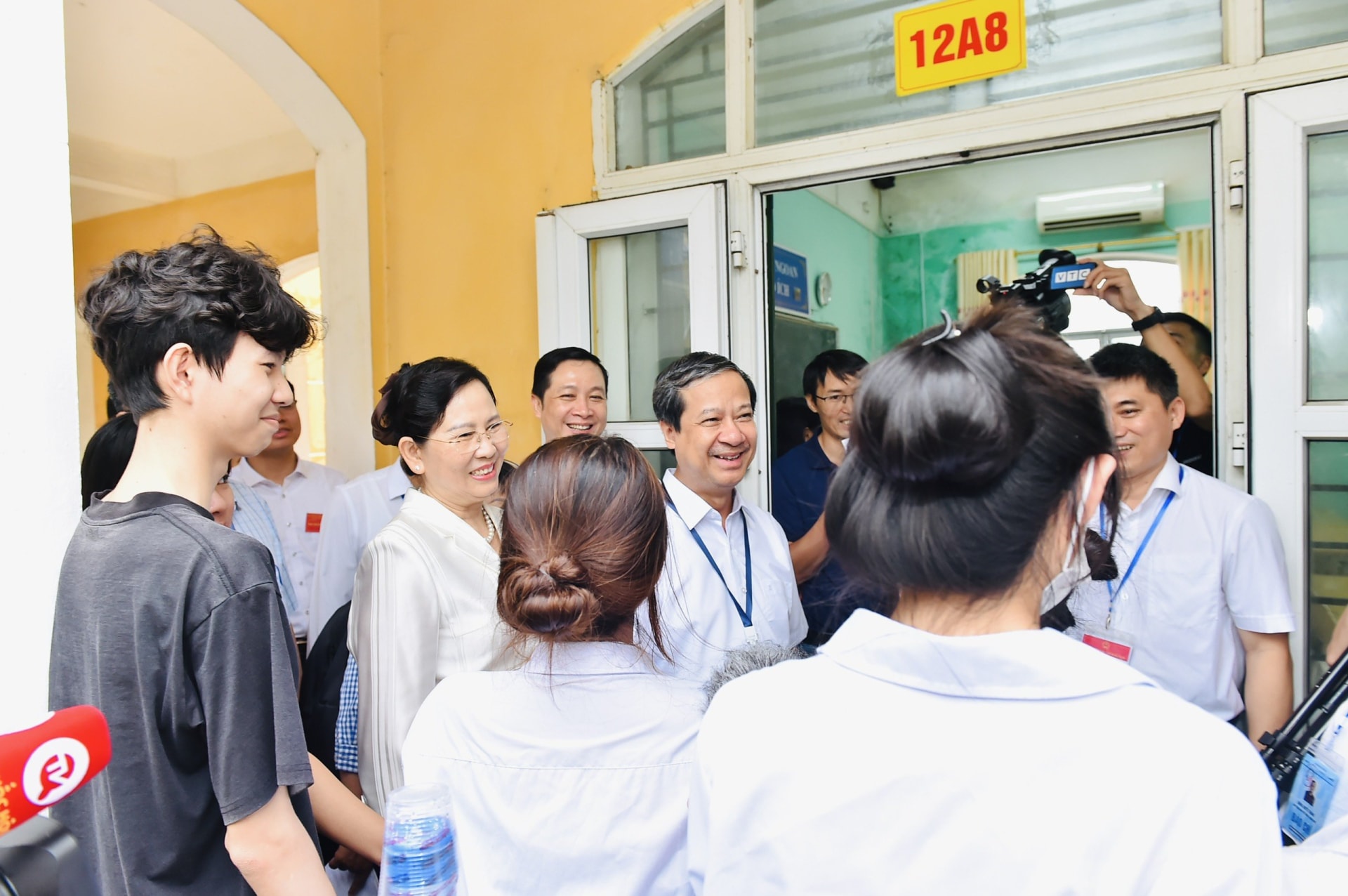 bo truong nguyen kim son dong vien thi sinh giao vien truoc ky thi tot nghiep thpt hinh 1