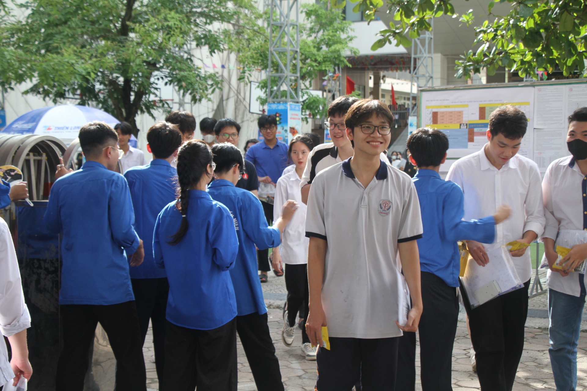 thi tot nghiep thpt 2024 sau buoi thi toan nhieu thi sinh cuoi khong noi hinh 8