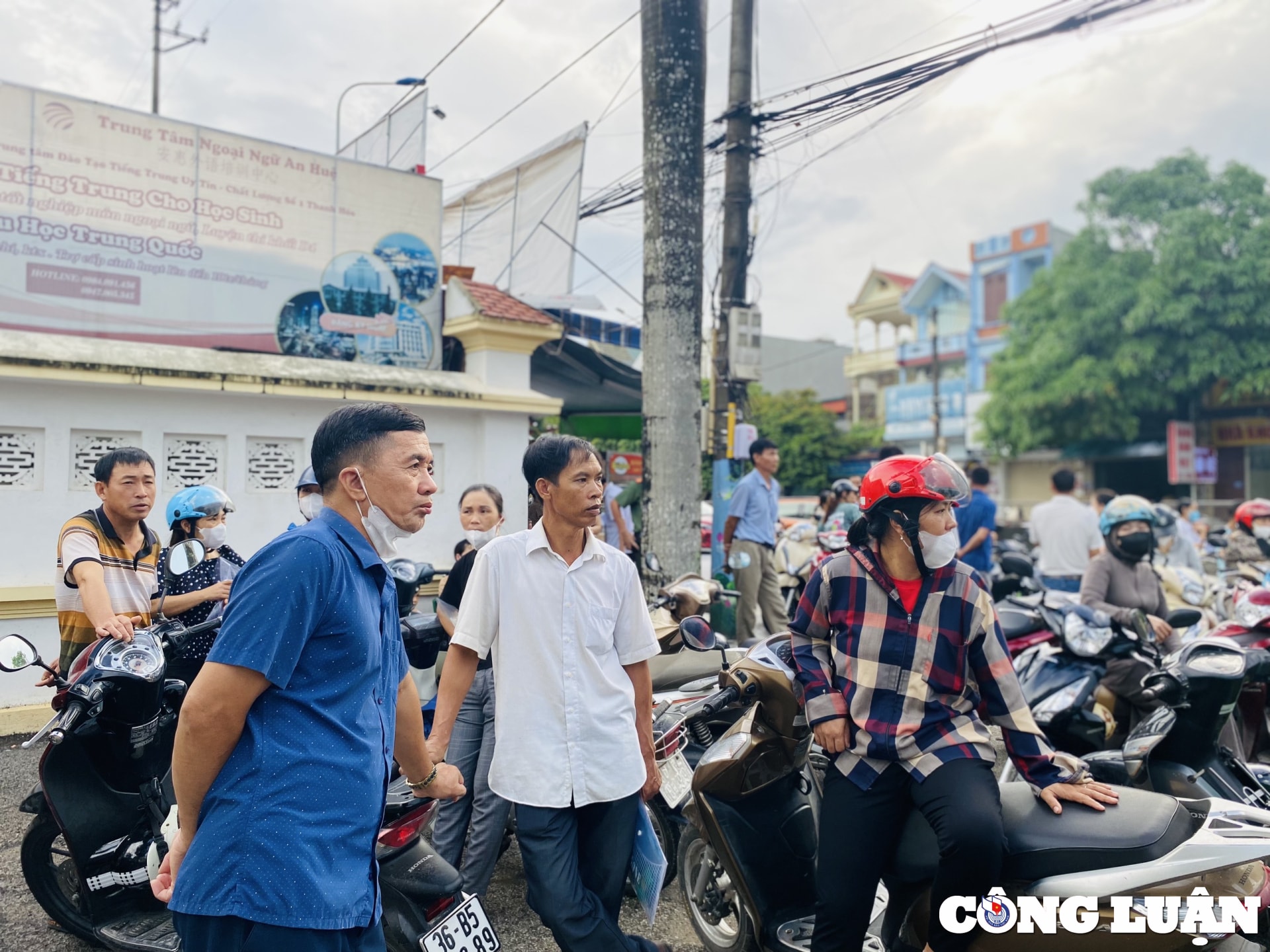 thanh hoa phu huynh lo lang doi con truoc cong diem thi hinh 8