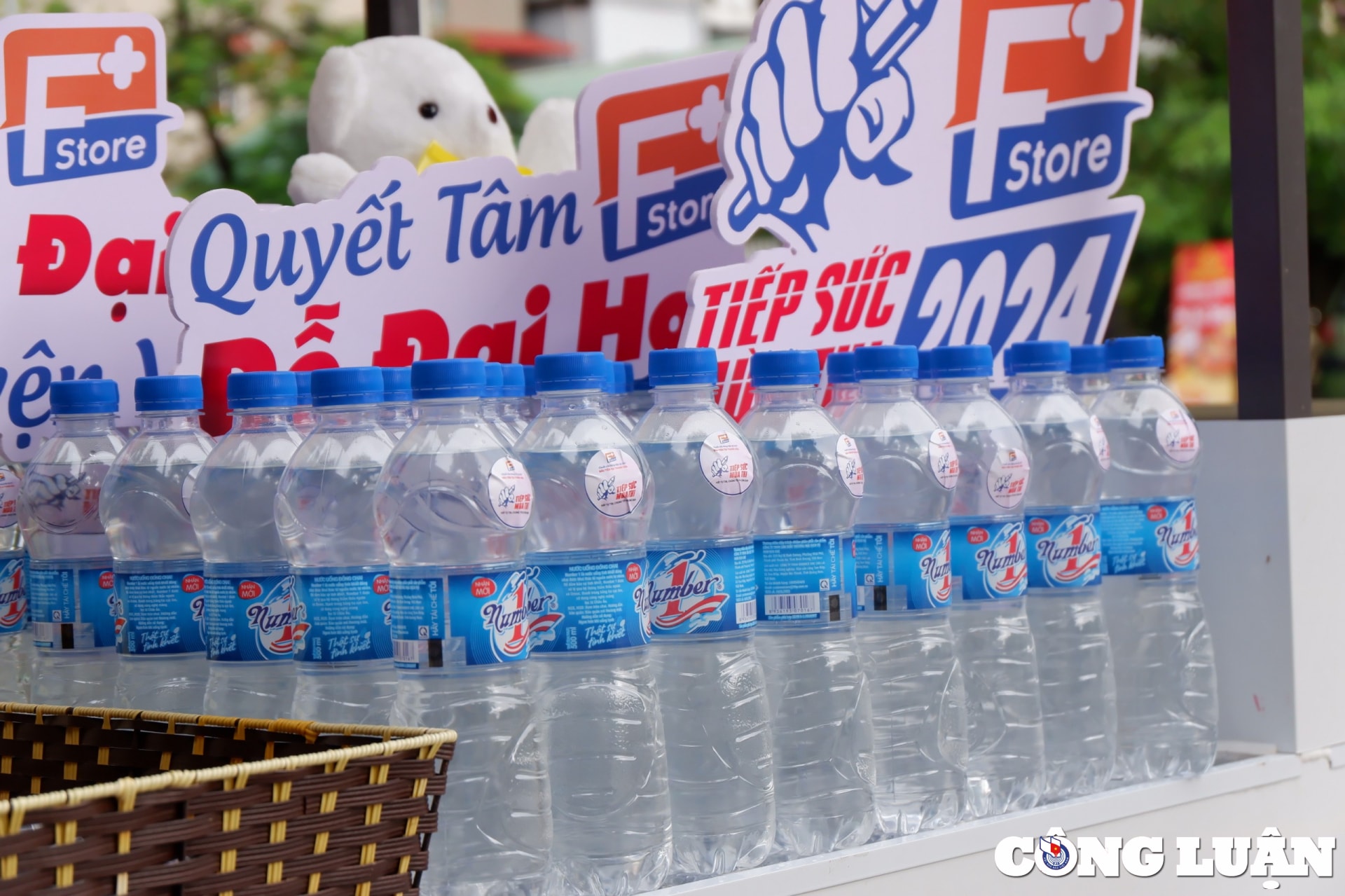 thanh hoa phu huynh lo lang doi con truoc cong diem thi hinh 11