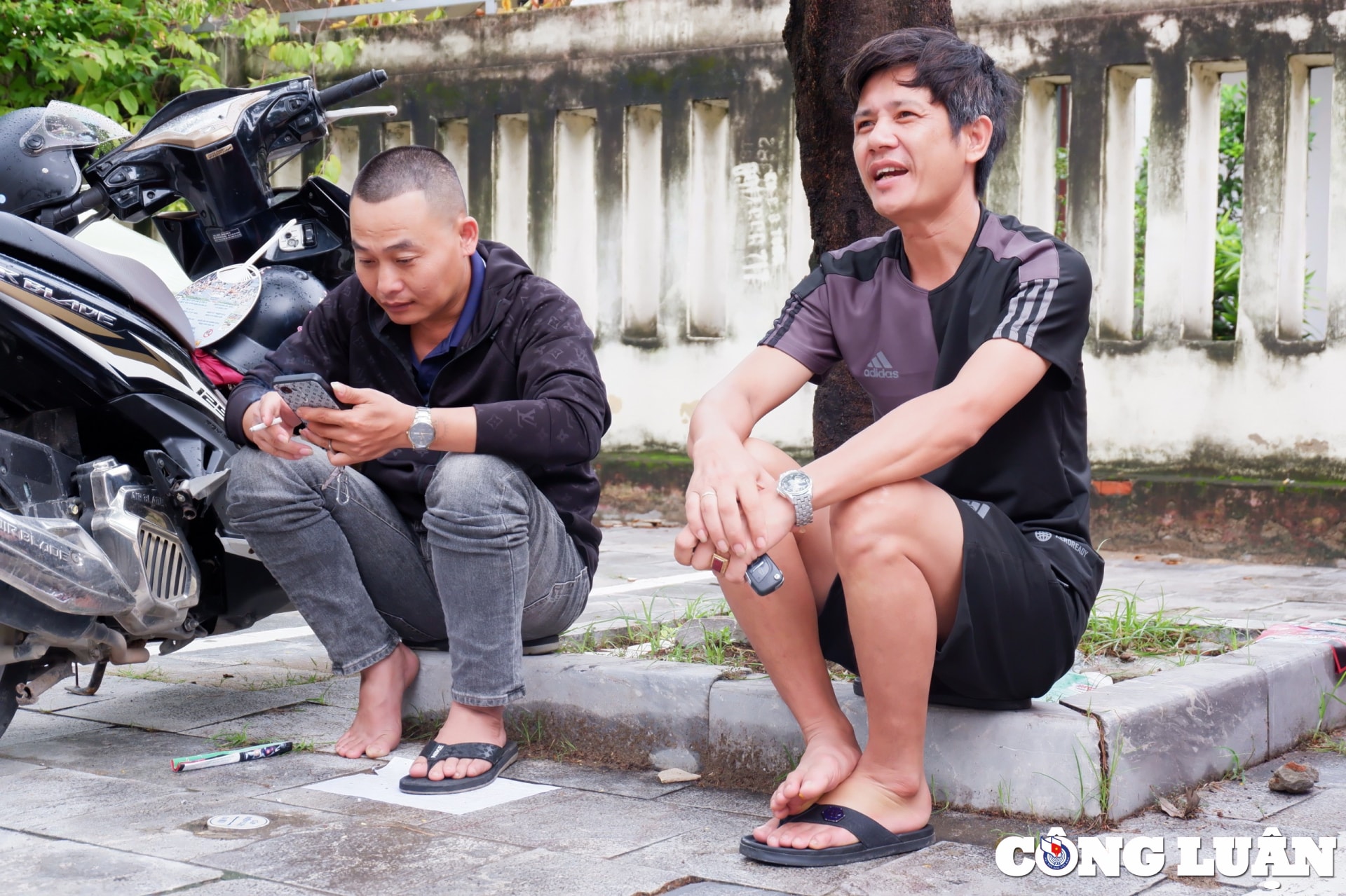 thanh hoa phu huynh lo lang doi con truoc cong diem thi hinh 12