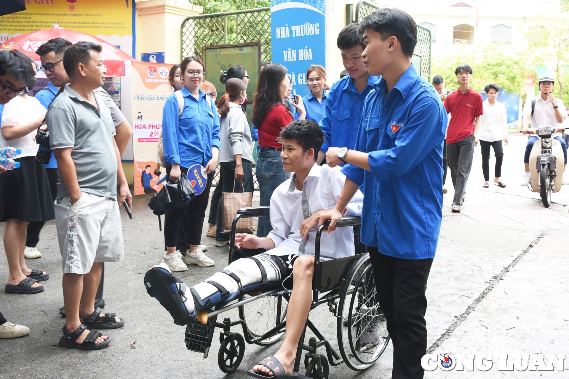 mon ngu van duoc danh gia vua suc thi sinh vui ve khi ket thuc phan thi hinh 5