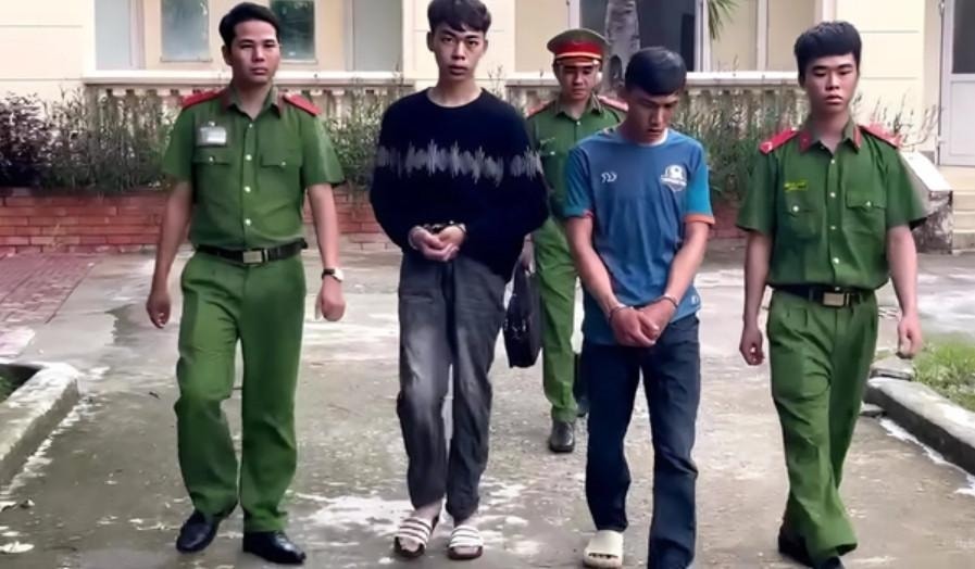 bat hai doi tuong mao danh can bo truong si quan de lua dao hinh 1