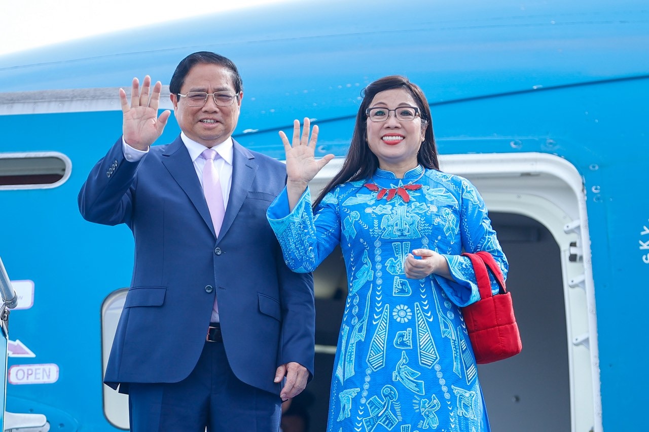 thu tuong chinh phu pham minh chinh va phu nhan len duong tham chinh thuc han quoc hinh 1
