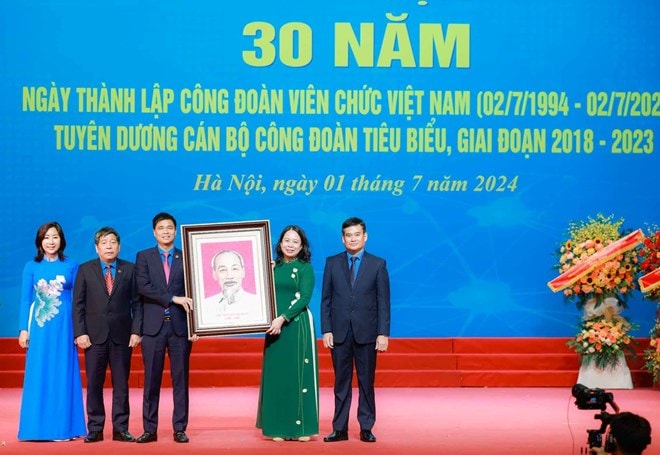 cong doan vien chuc viet nam tu hao gop phan thuc day phat trien kinh te  xa hoi hinh 1