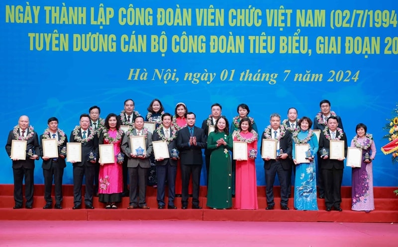cong doan vien chuc viet nam tu hao gop phan thuc day phat trien kinh te  xa hoi hinh 2