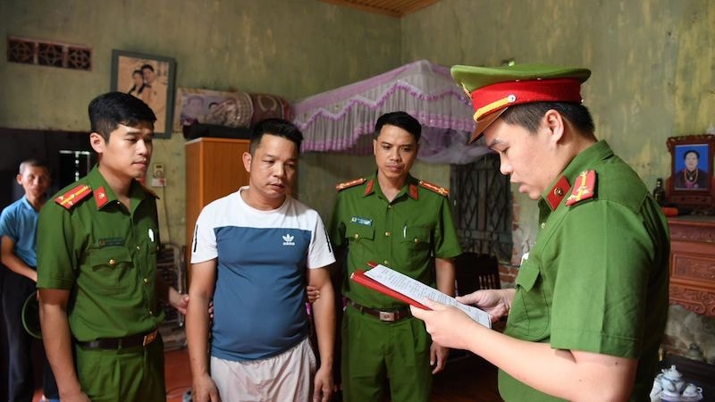 vu me va nguoi tinh bao hanh con ruot bat tam giam ke gay thuong tich chau be hinh 1