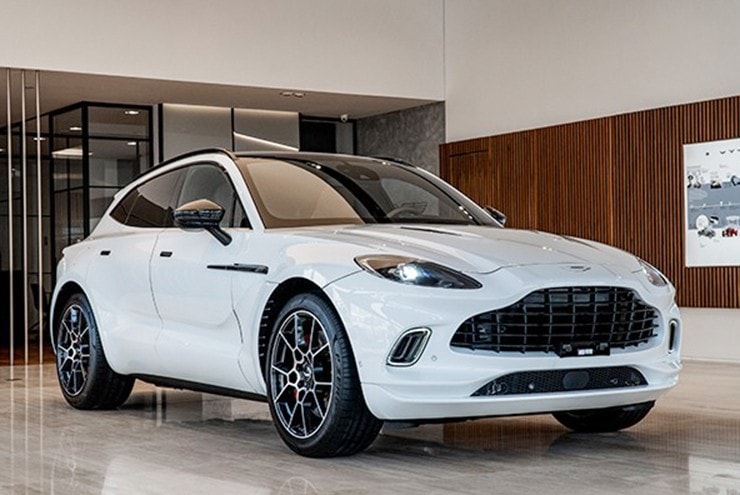 aston martin trieu hoi 10 xe dbx tai viet nam hinh 1