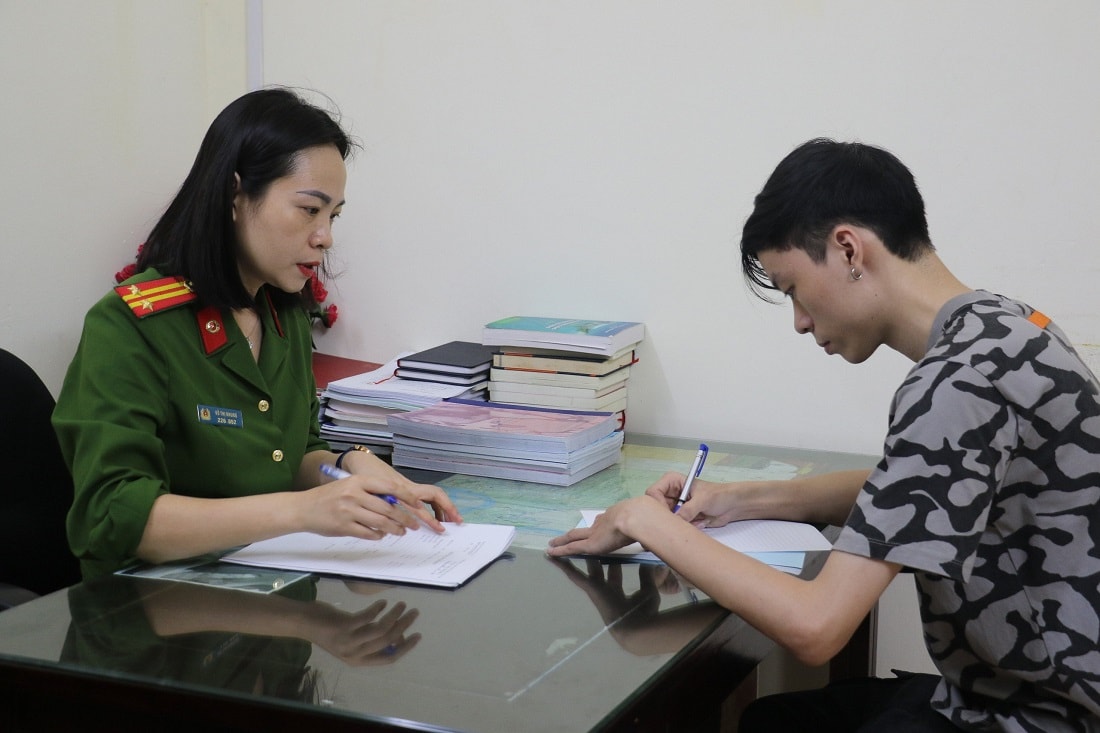 nghe an triet pha 3 co so thu giu hon 10000 san pham thuoc la dien tu hinh 2