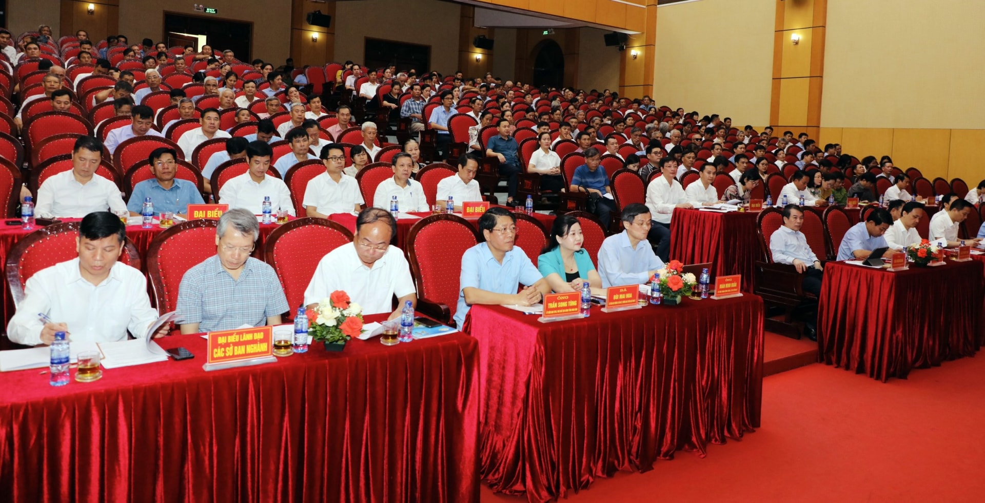pho chu tich quoc hoi nguyen thi thanh tiep xuc cu tri tai huyen yen mo ninh binh hinh 2