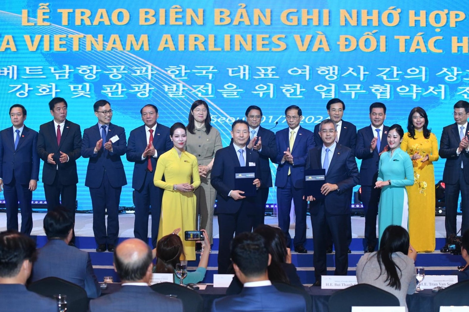 vietnam airlines to chuc le ky niem 30 nam duong bay hinh 7