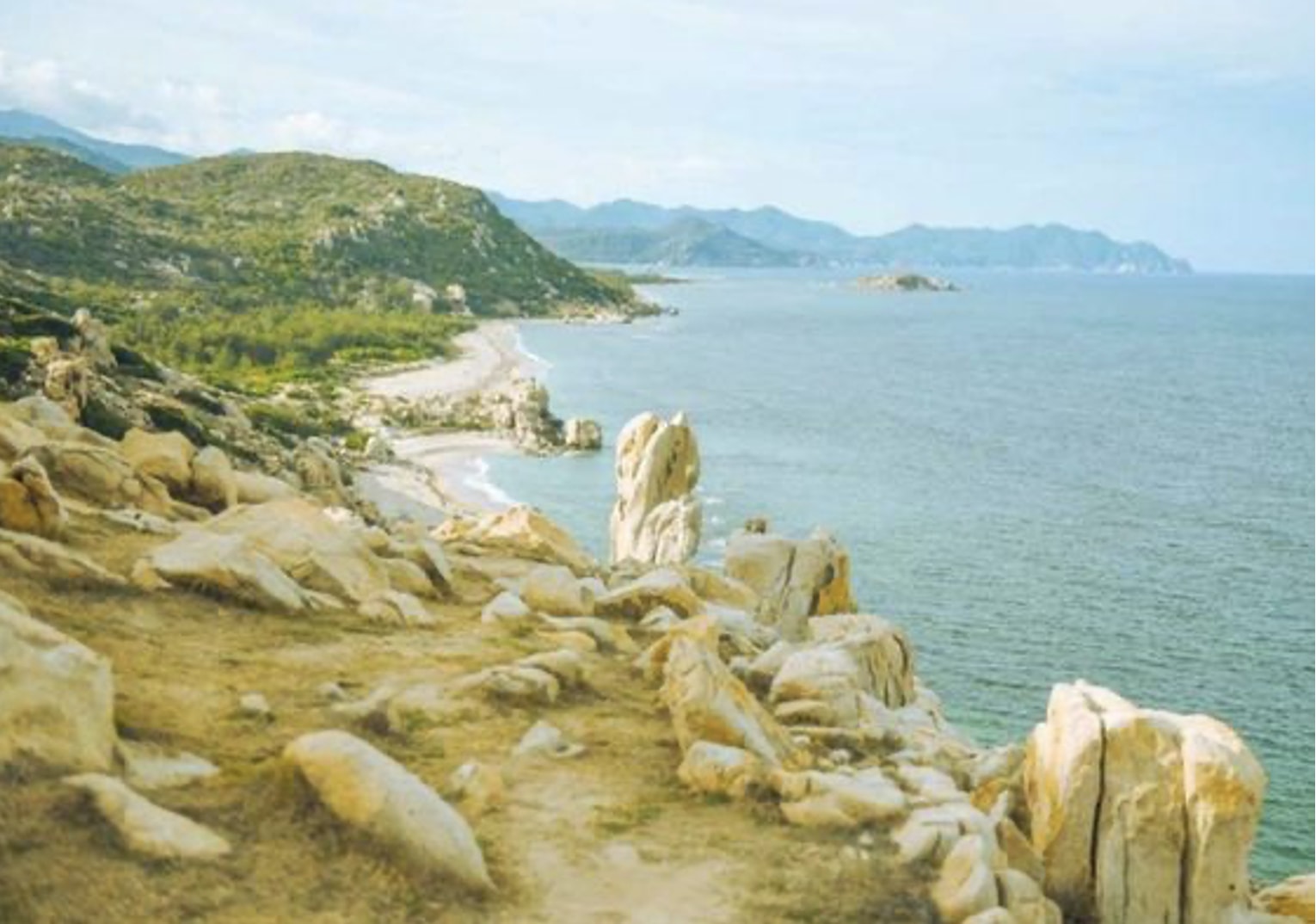 lac buoc trong the gioi hoang so tai cong vien da ninh thuan hinh 2
