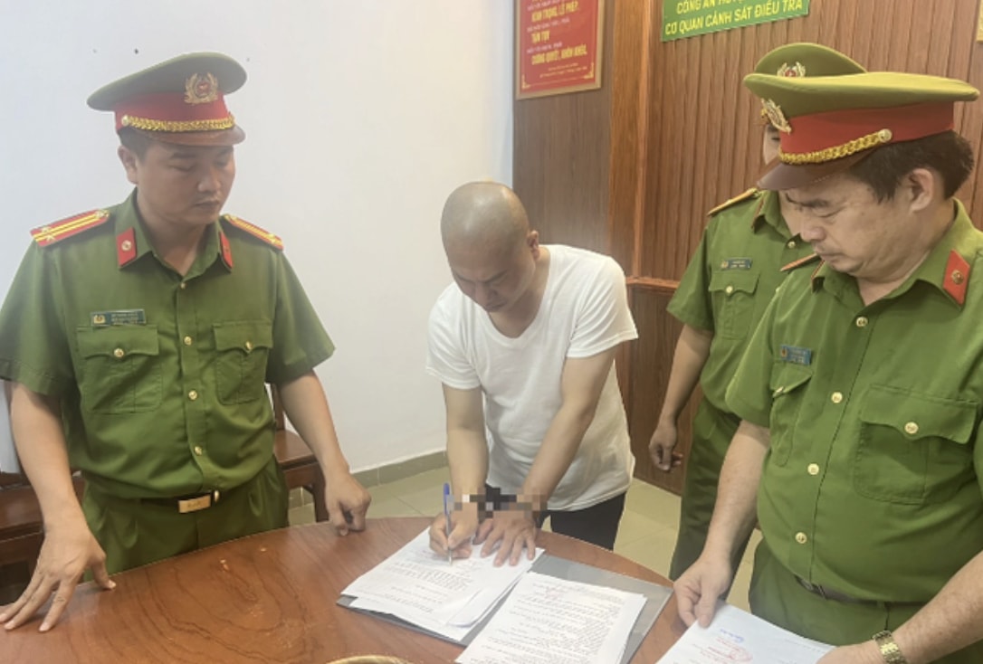 tp hcm nguoi tu xung dai duc thich tam phuc bi truy to 2 toi danh hinh 1