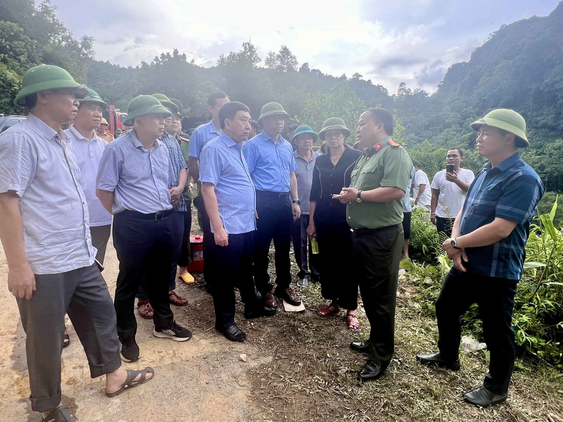 danh tinh cac nan nhan tu vong trong vu sat lo dat o ha giang hinh 2
