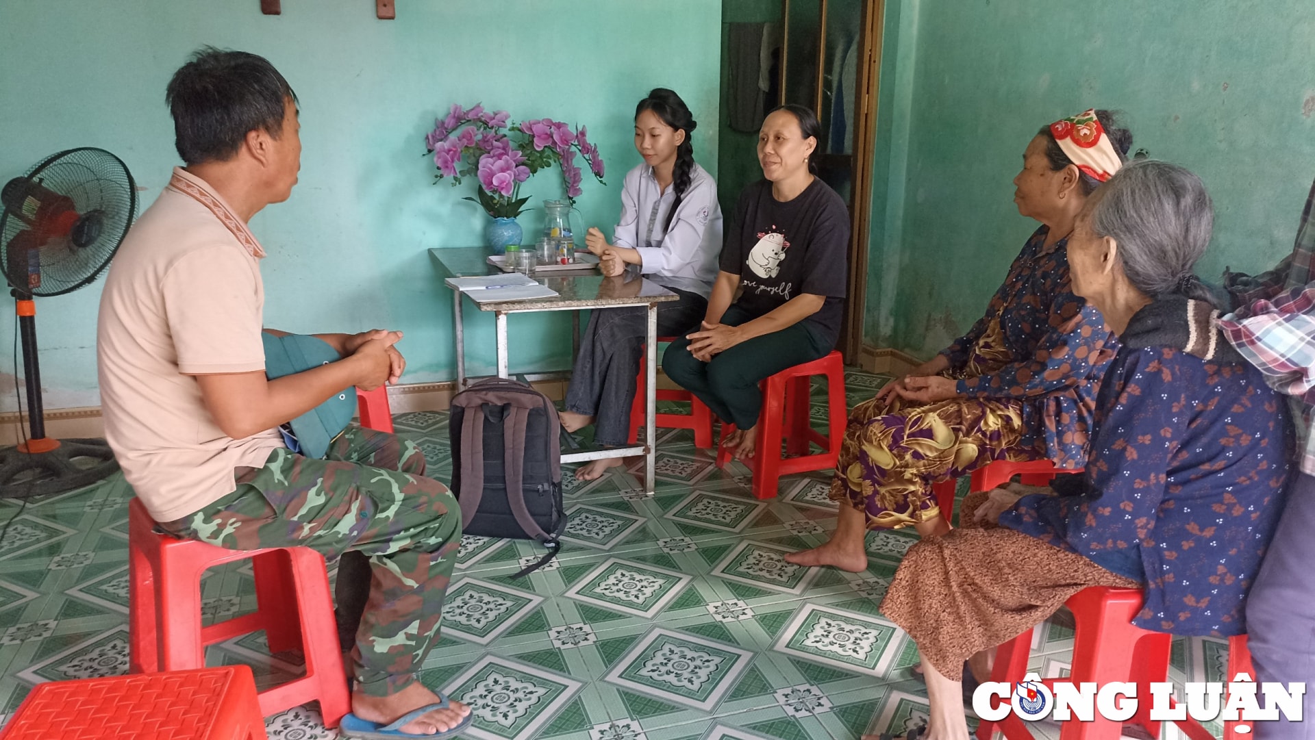 trai long cua nu sinh thu khoa khoi c co hoan canh kho khan hinh 2