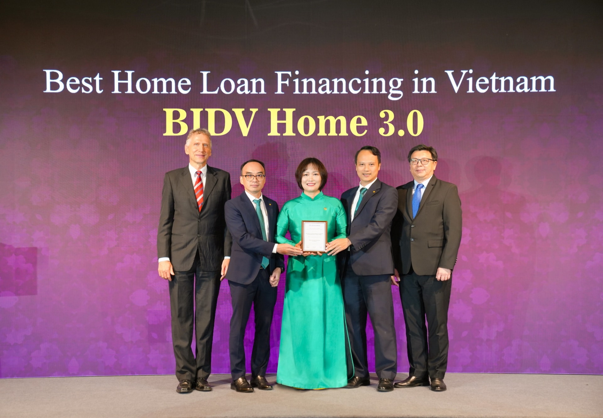 bidv nhan cu dup giai thuong uy tin trong linh vuc ngan hang ban le hinh 1