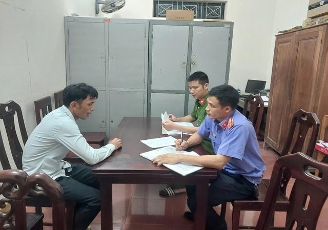 bat ga xe om loi dung dem toi cuop tai san roi hiep dam nan nhan hinh 1