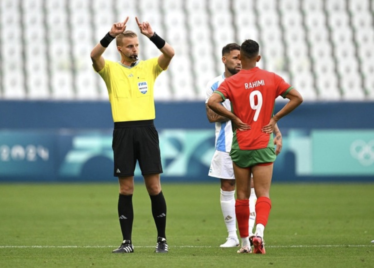 var vao cuoc doi tuyen argentina bi xu thua o olympic kho tin sau gan 2 tieng hinh 1