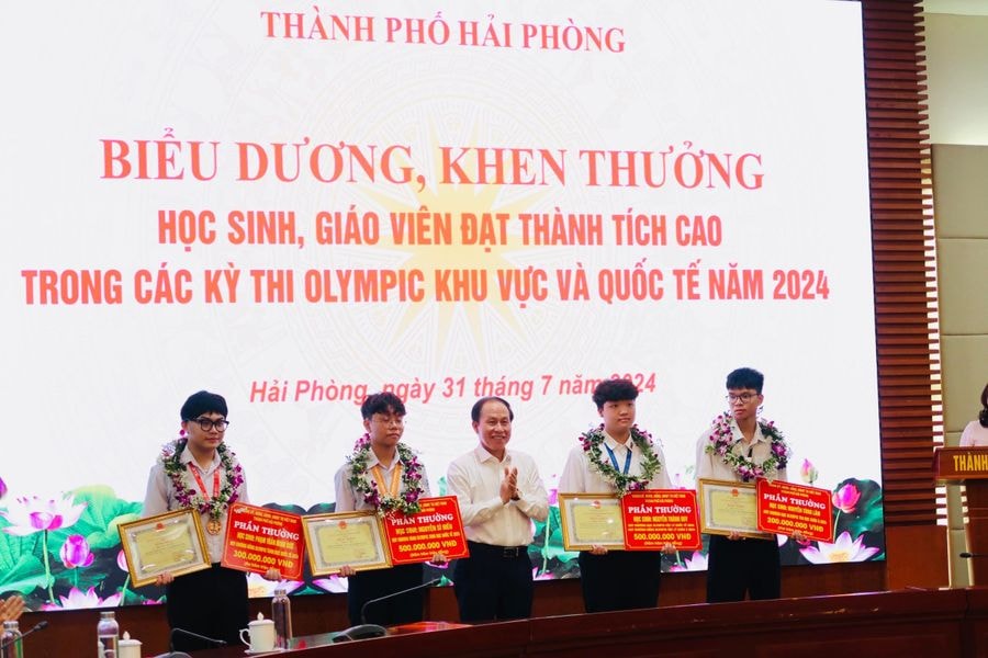 khen thuong hoc sinh dat giai quoc te noi thuong tien ty noi chua co gi hinh 1