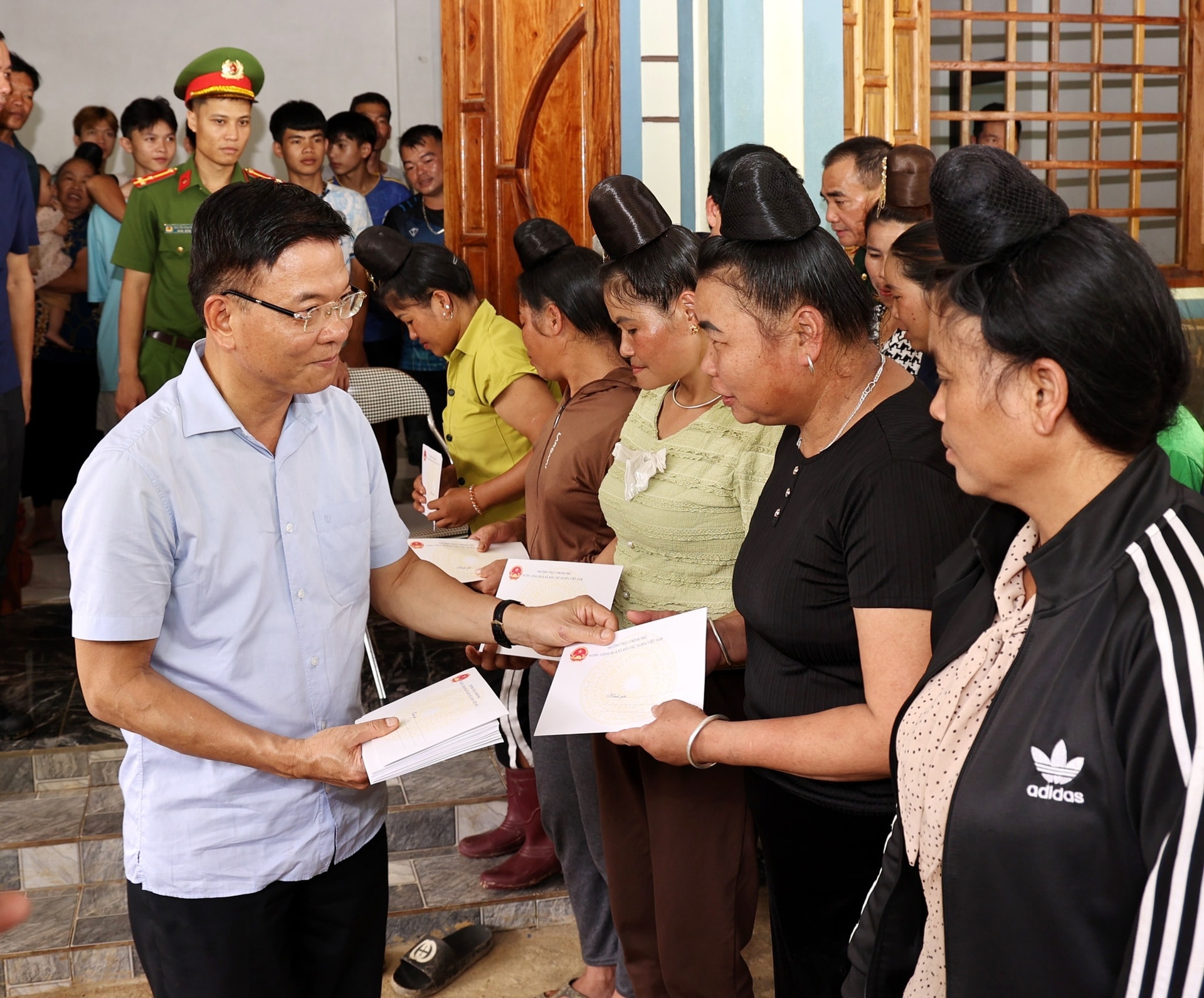 pho thu tuong le thanh long di thi sat kiem tra tinh hinh khac phuc hau qua mua lu tai tinh son la hinh 3