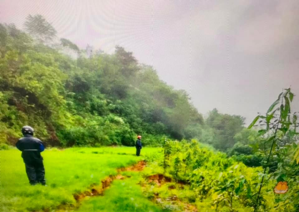 lao cai nut nui dai hon 100 met rong 30 met de doa nhieu nha dan o xuan hoa hinh 1