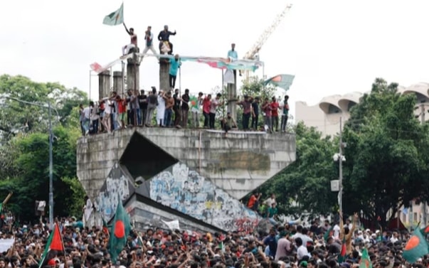 thu tuong bangladesh sheikh hasina tu chuc tron khoi dat nuoc hinh 1